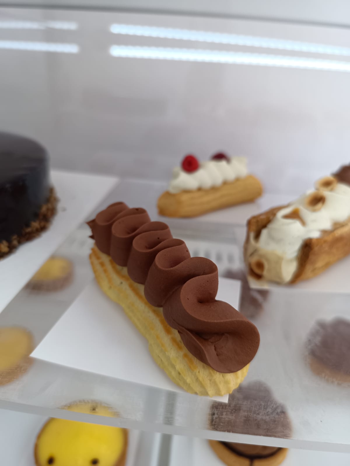 Éclair de chocolate con ganache batida